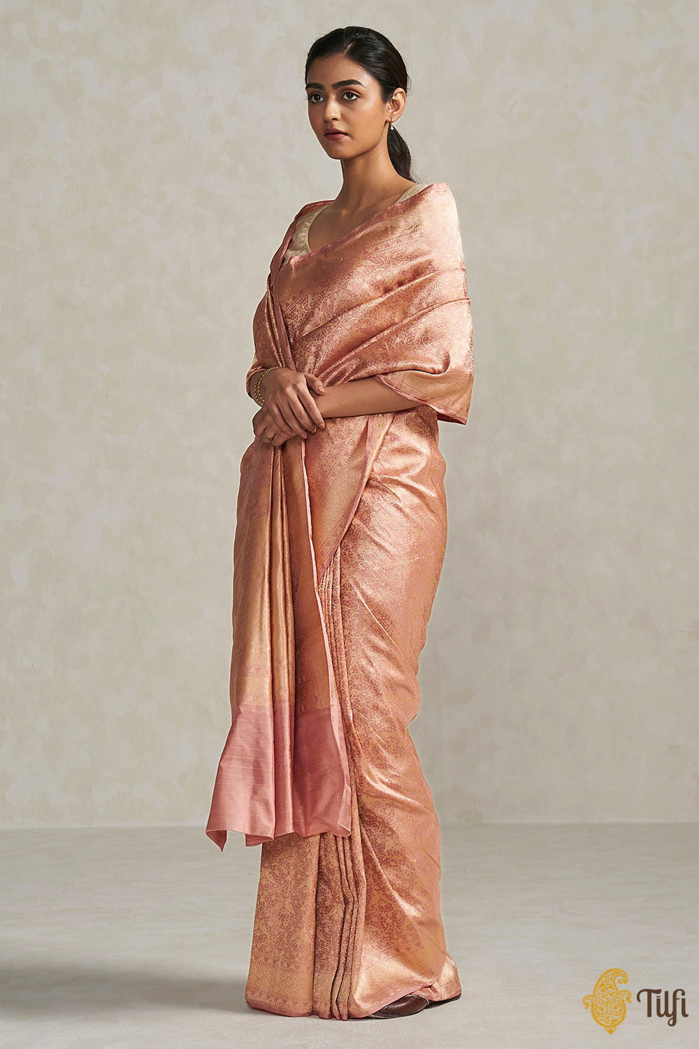 Peach Banarasi Silk Saree With Zari Weaving Work – Bahuji - Online Fashion  & Lifestyle Store